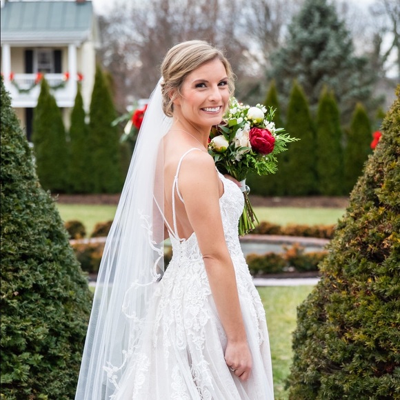 Meet your Posher, Lauren - Picture 1 of 2